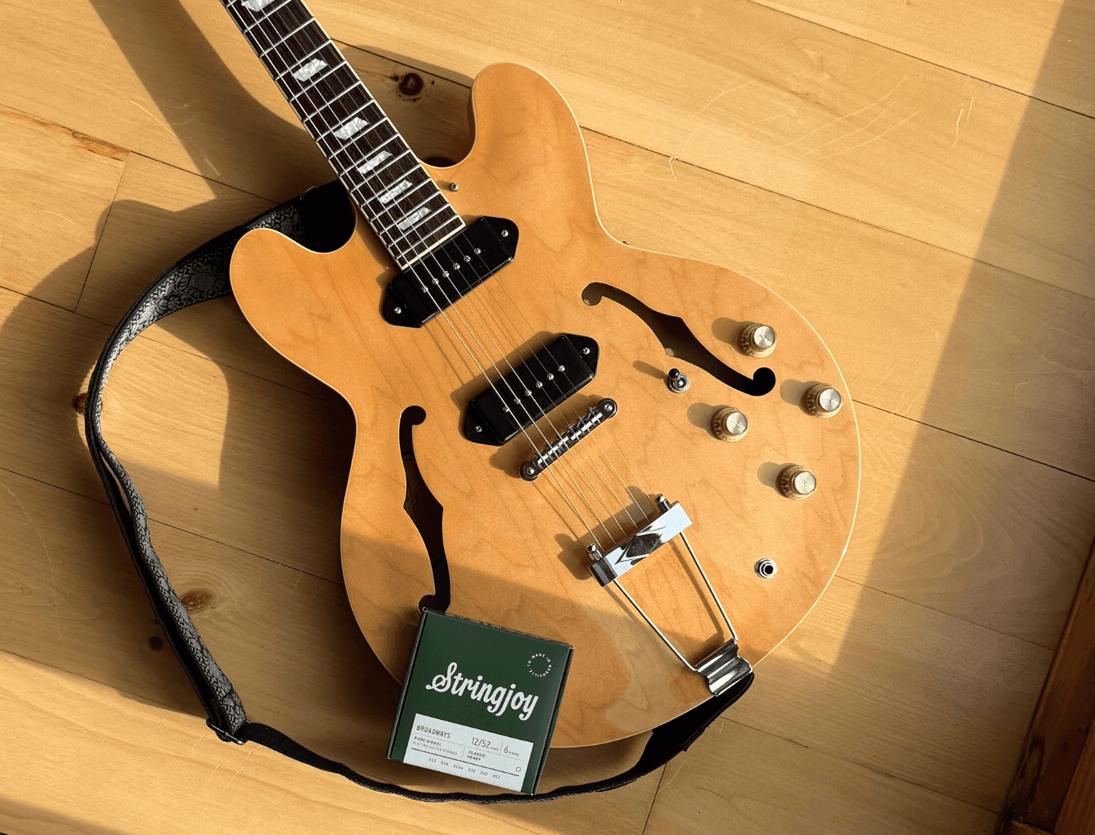 A Casino strung up with Stringjoy Broadways is a match made in vintage-tone heaven.